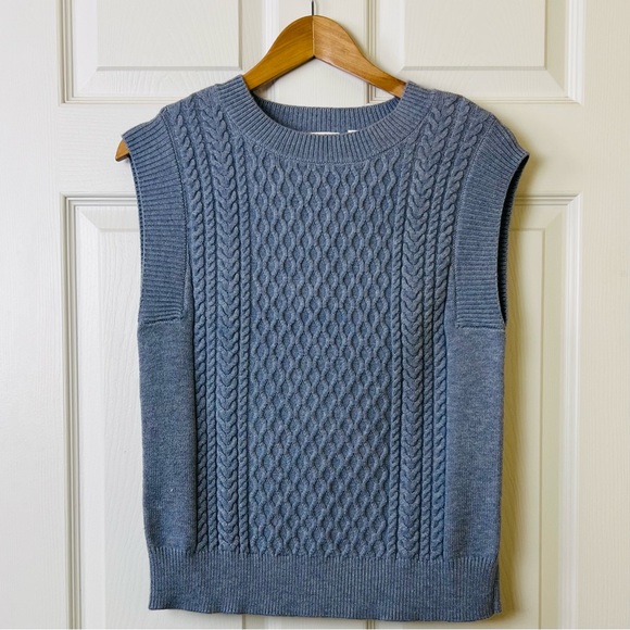 New Cyrus Vest Cable Knit Sleeveless Sweater - Picture 2 of 6